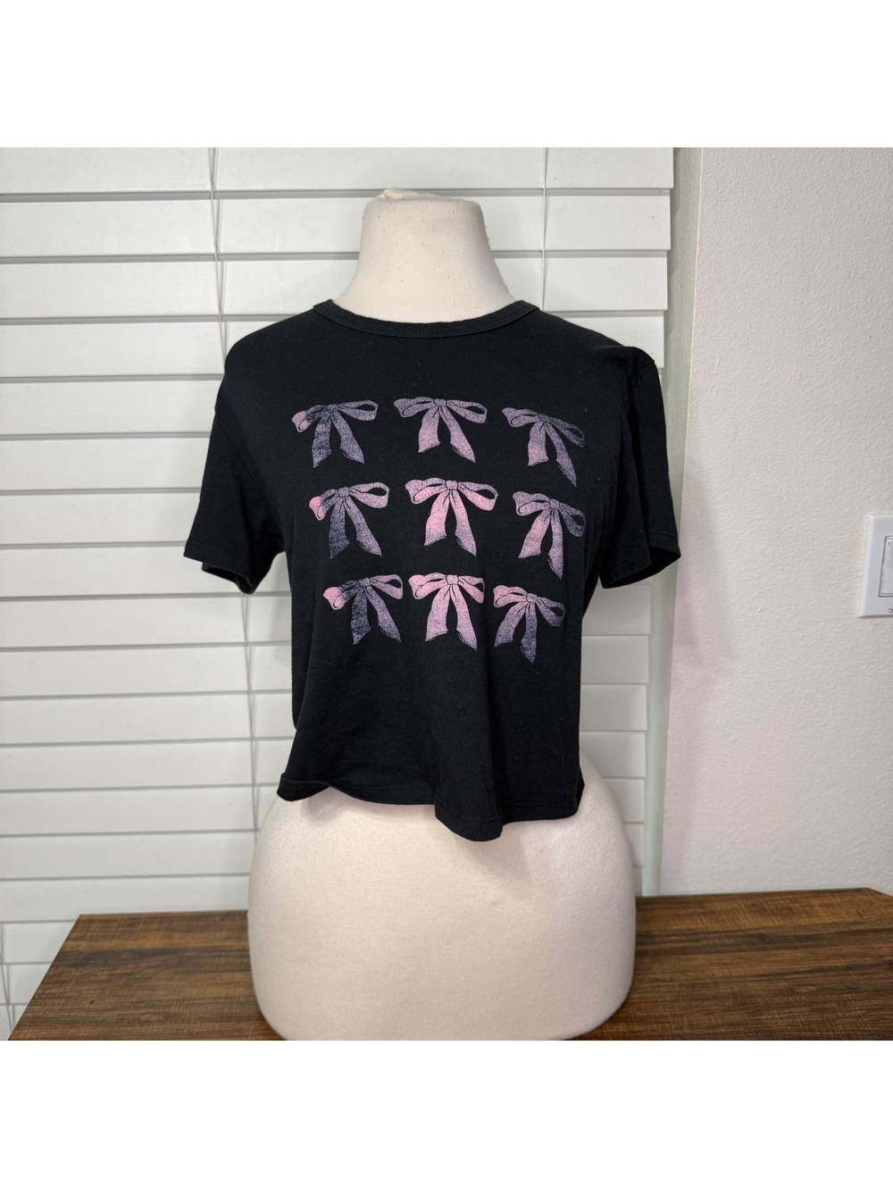 Social Scene Black Crop Top T-Shirt with Pink Bows Size Medium